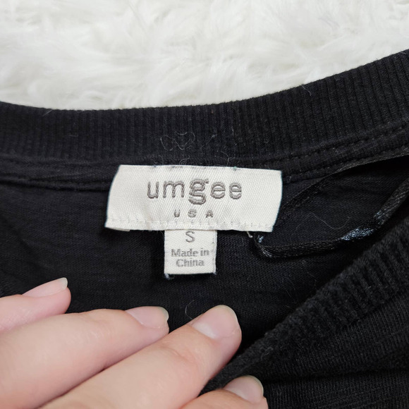 Umgee Women's Black Top‎ with Eyelet Shoulder Detail. Size S - Picture 3 of 6